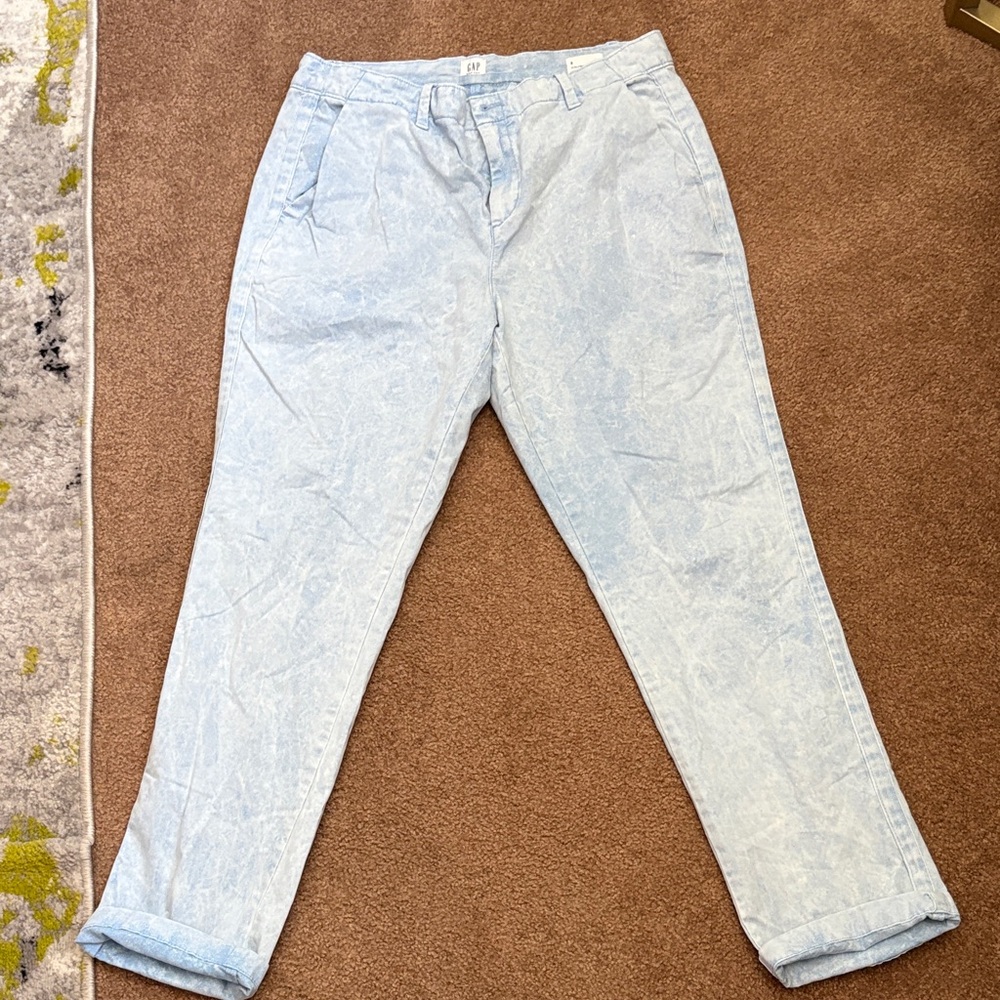 GAP Light Wash Boyfriend Jeans in Pale Blue